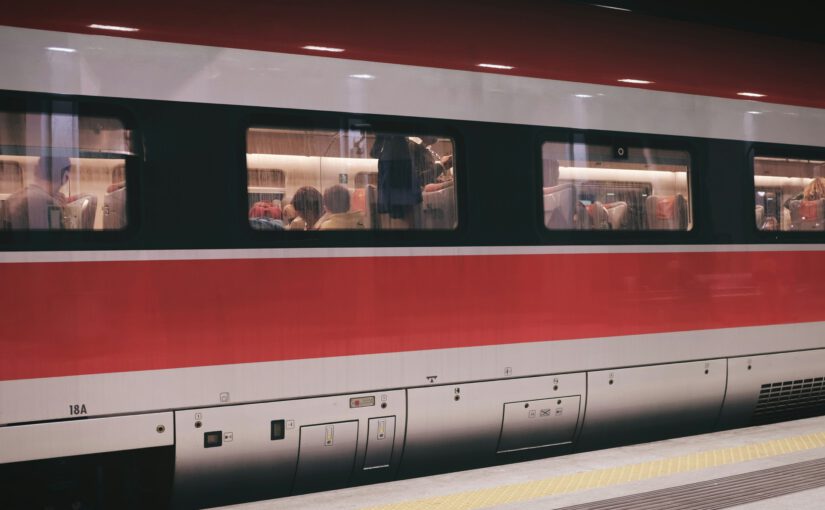 CDU/CSU, FDP, AfD und BSW plant das AUS für das Deutschlandticket: Droht das Ende der Mobilitätsrevolution?