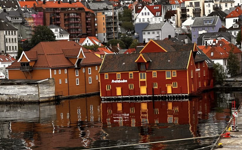 Tag 4 – Bergen & Umgebung mit Boot und Bus: Fjorde, Schären und Hansegeschichte
