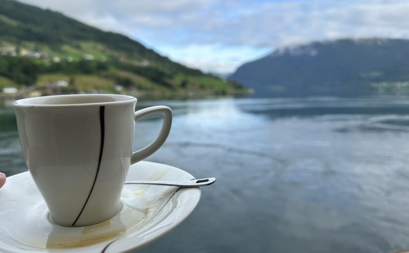 Tag 5 – Fjordzauber am Morgen – Olden erwacht im goldenen Licht