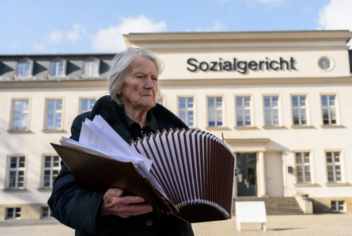 Witwenrente: Gericht stoppt Rückforderung über 33.524 Euro